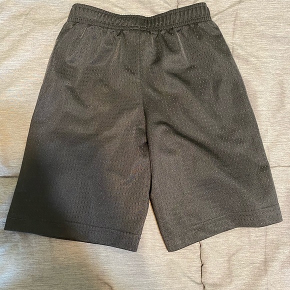 Boys Air Jordan Shorts - Picture 4 of 6